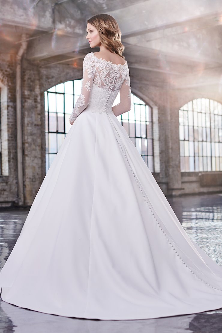 martin-thornburg-collection-carol-style-219209-gillian-roberts-main-2