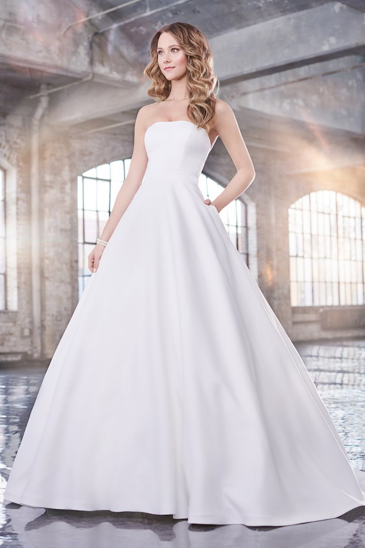 martin-thornburg-collection-carol-style-219209-gillian-roberts-main-3