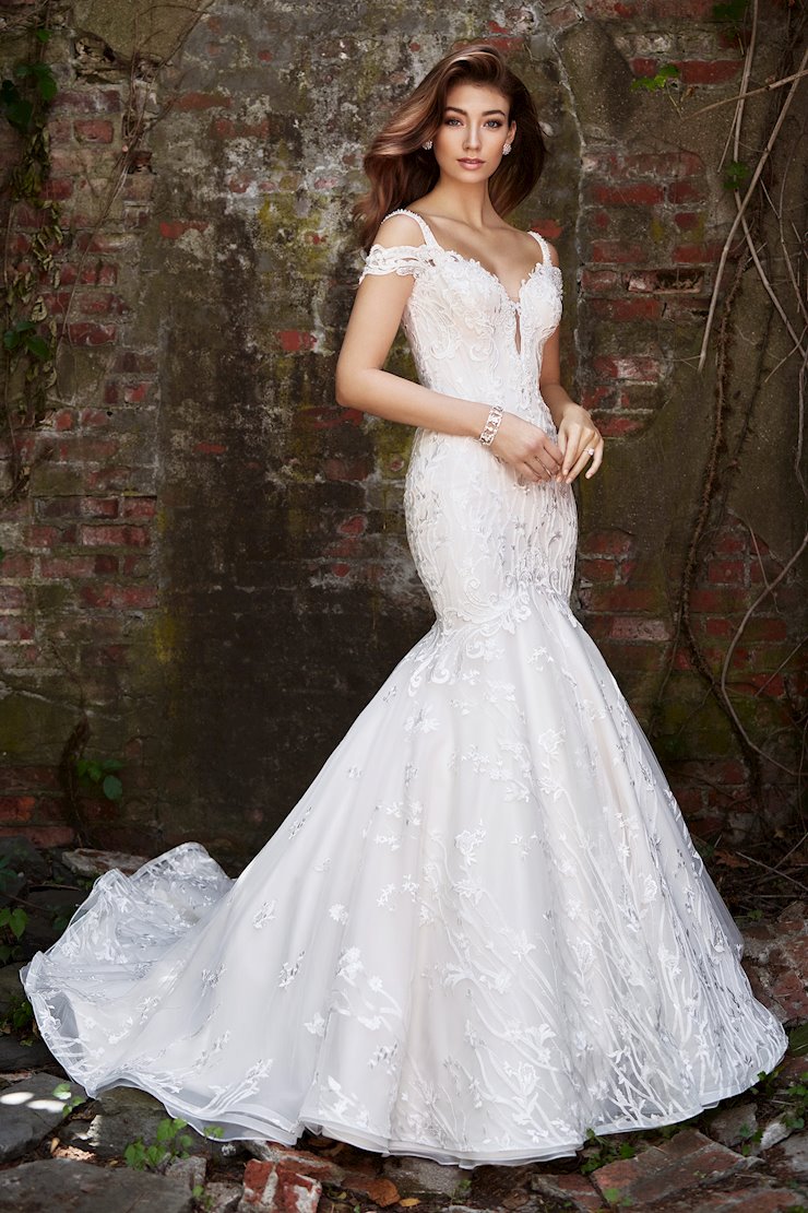 martin-thornburg-collection-claire-style-119272-gillian-roberts-main-1