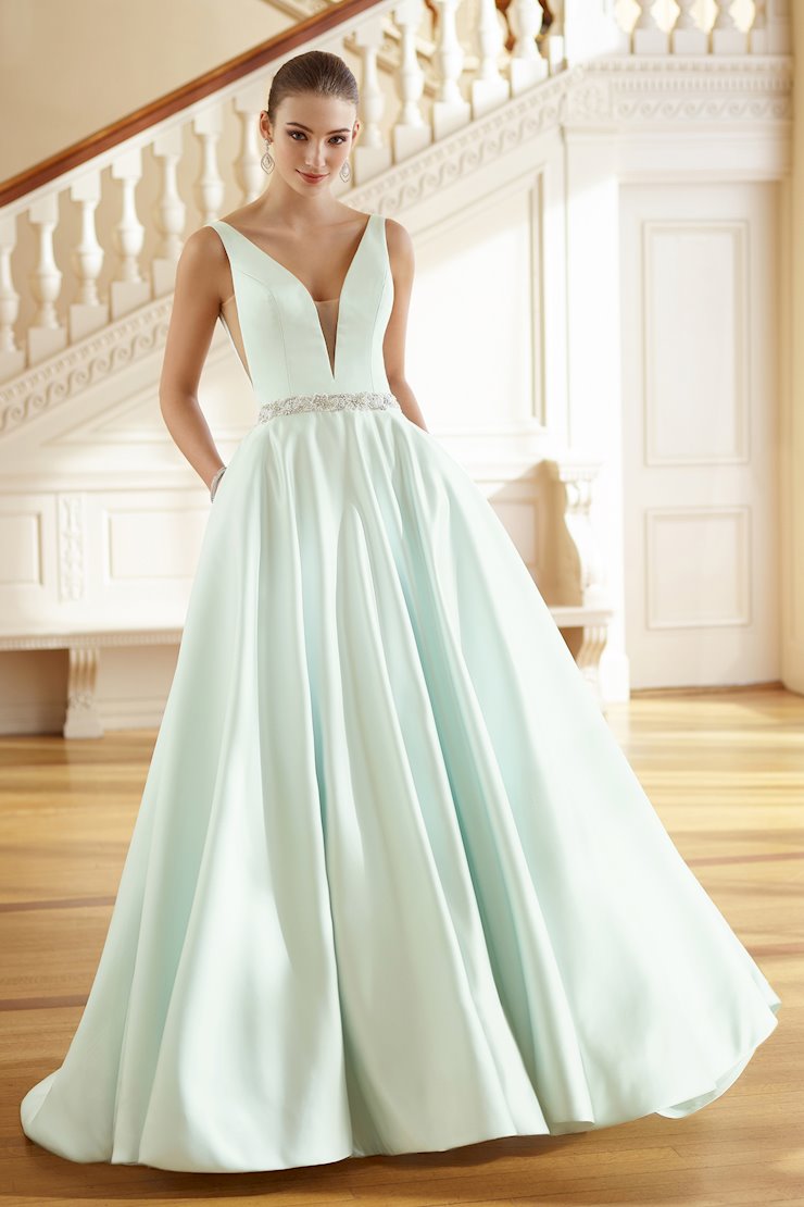 martin-thornburg-collection-grace-style-217215-gillian-roberts-main-1