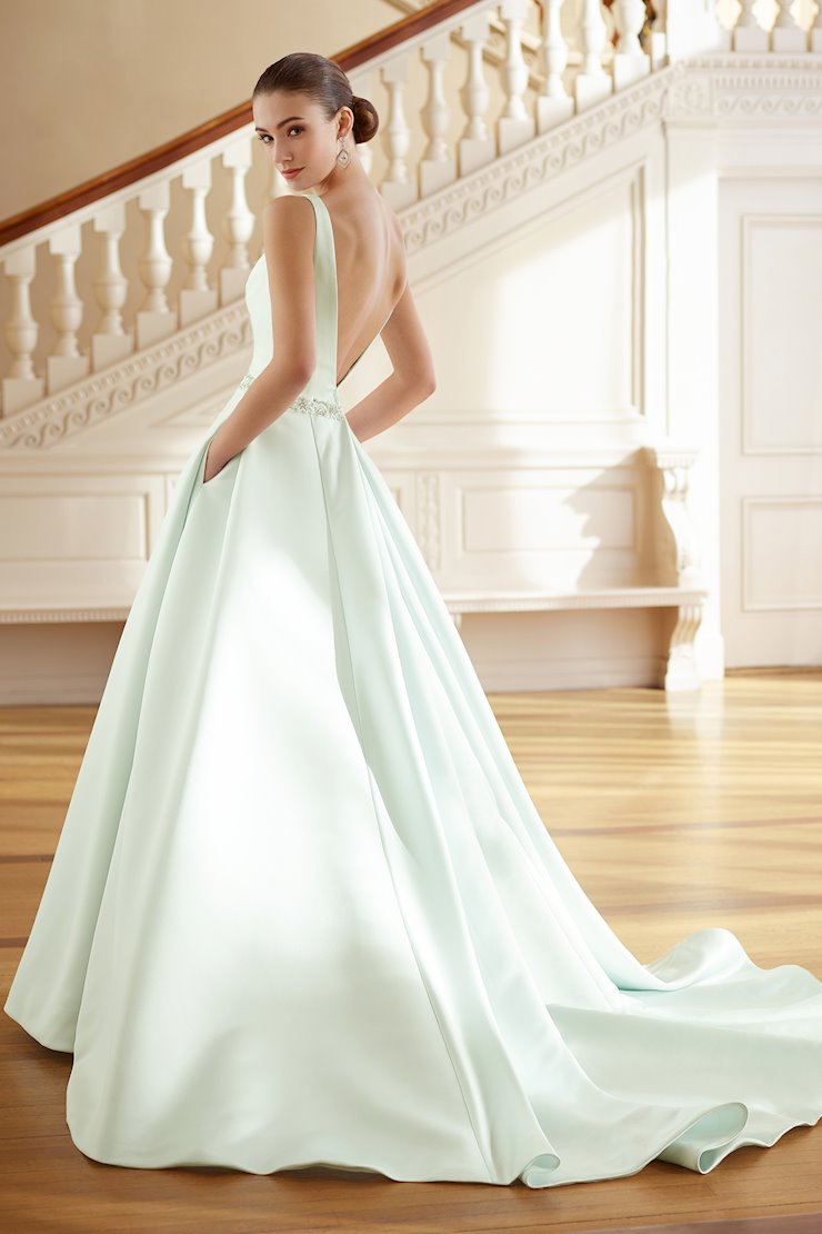 martin-thornburg-collection-grace-style-217215-gillian-roberts-main-3