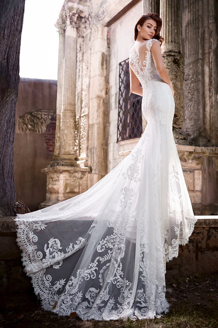 martin-thornburg-collection-whitney-119281-gillian-roberts-main-2